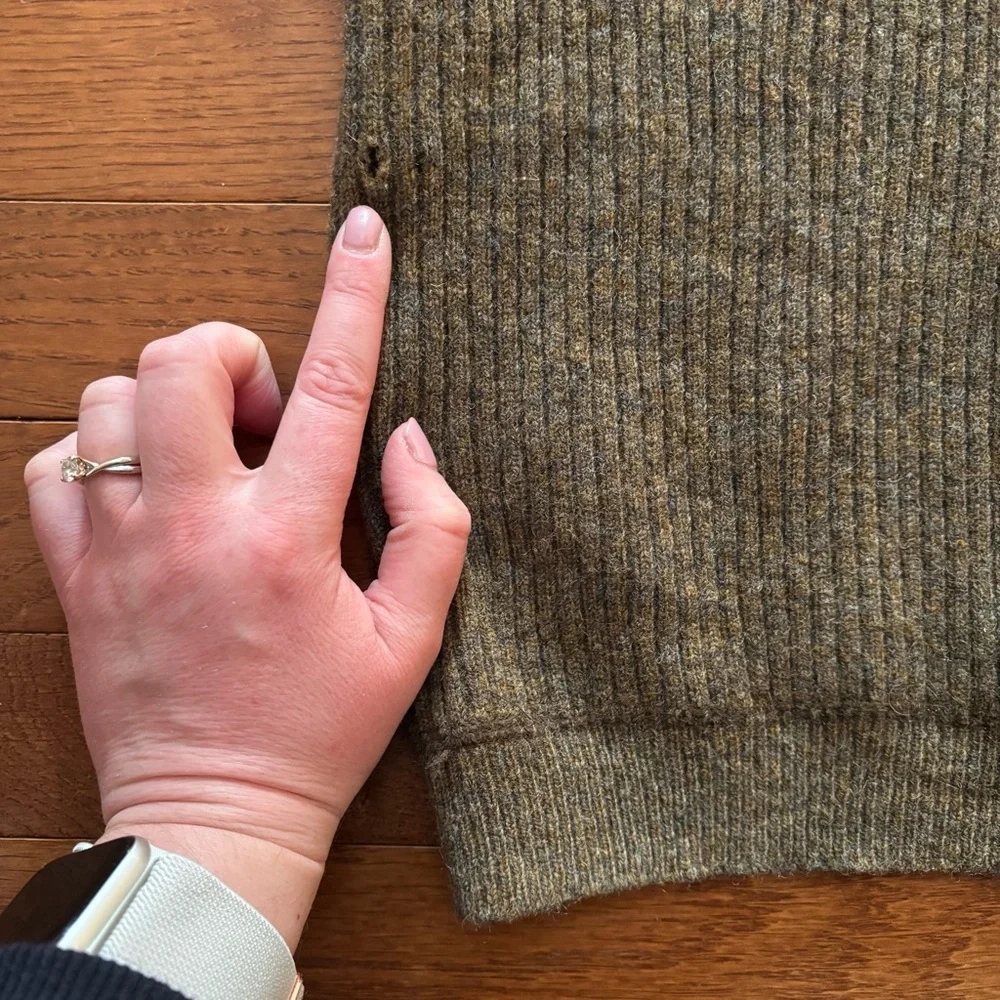 Banana Republic Green Lambswool Ribbed V-Neck Sweater